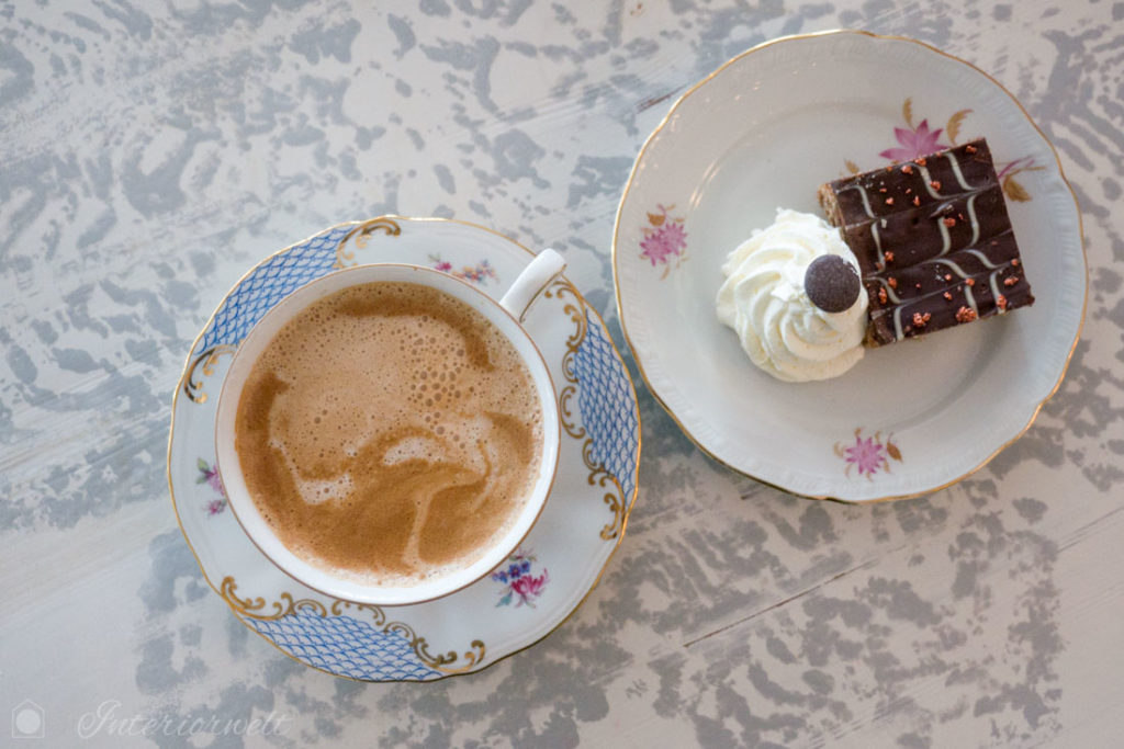 Isländisches Café mit DIY Möbeln und Glaskunst - interiorwelt.de